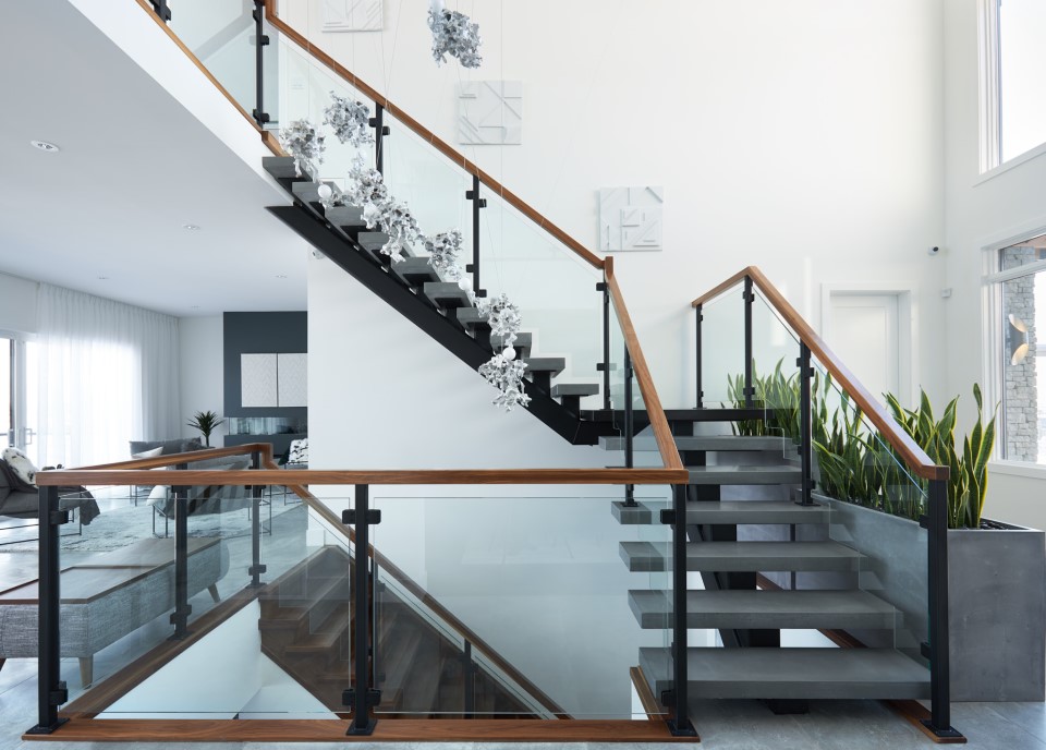  - Choosing the Right Glass Railing with Aluminium for Your Staircase